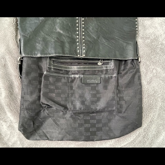 Michael Kors large shoulder bag snap closure black with silver grommet accents - Picture 9 of 14